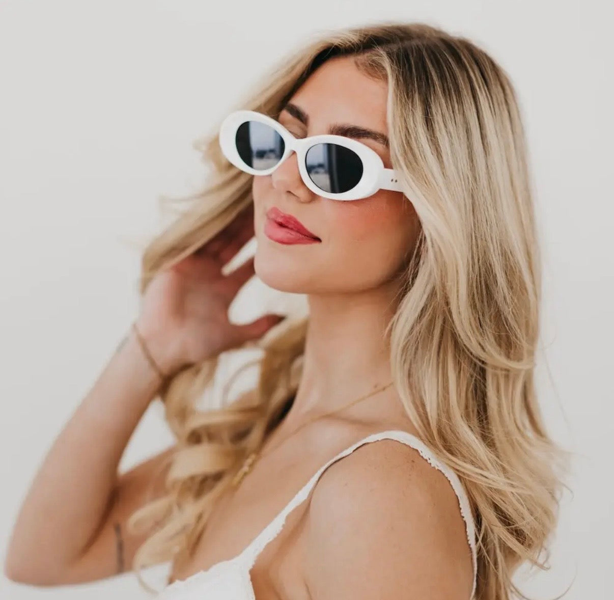 Kate Oval Retro Sunglasses-Black