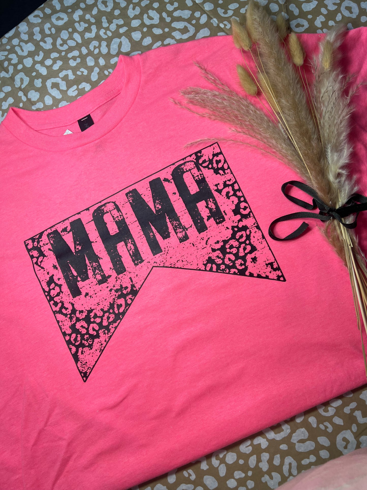 “MAMA” Gildan T-Shirt