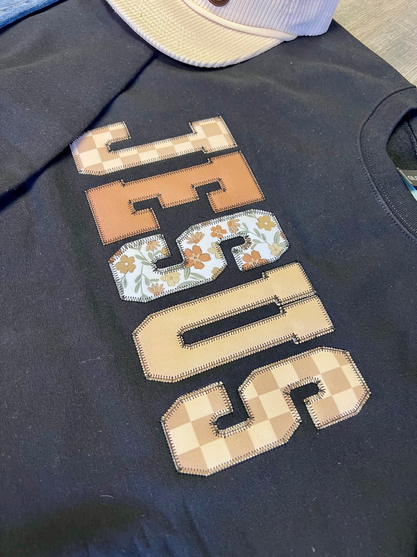 JESUS Appliqué Gildan Crewneck Swestshirt